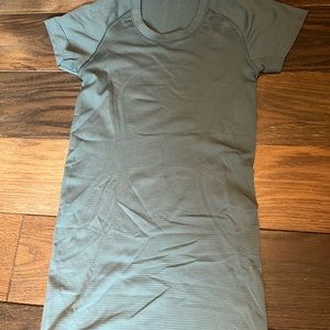Lululemon swiftly tech short sleeve